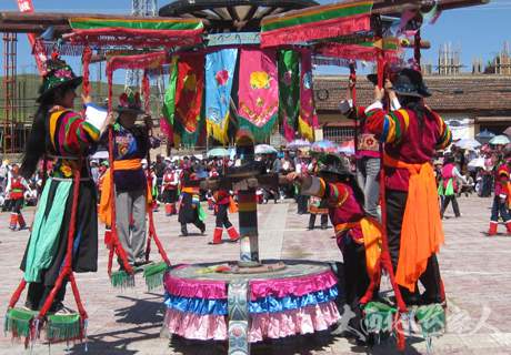 青海丹麻土族花儿会-农历六月十三日举行